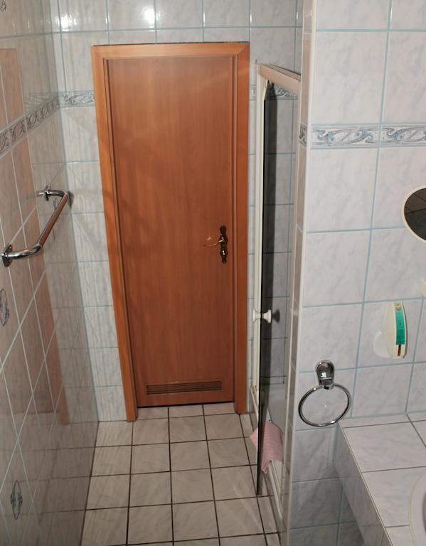 ホテルGarni Zum Adler Gensingen 部屋 写真