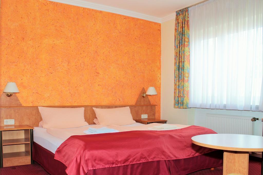 ホテルGarni Zum Adler Gensingen 部屋 写真