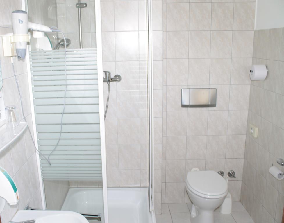 ホテルGarni Zum Adler Gensingen 部屋 写真