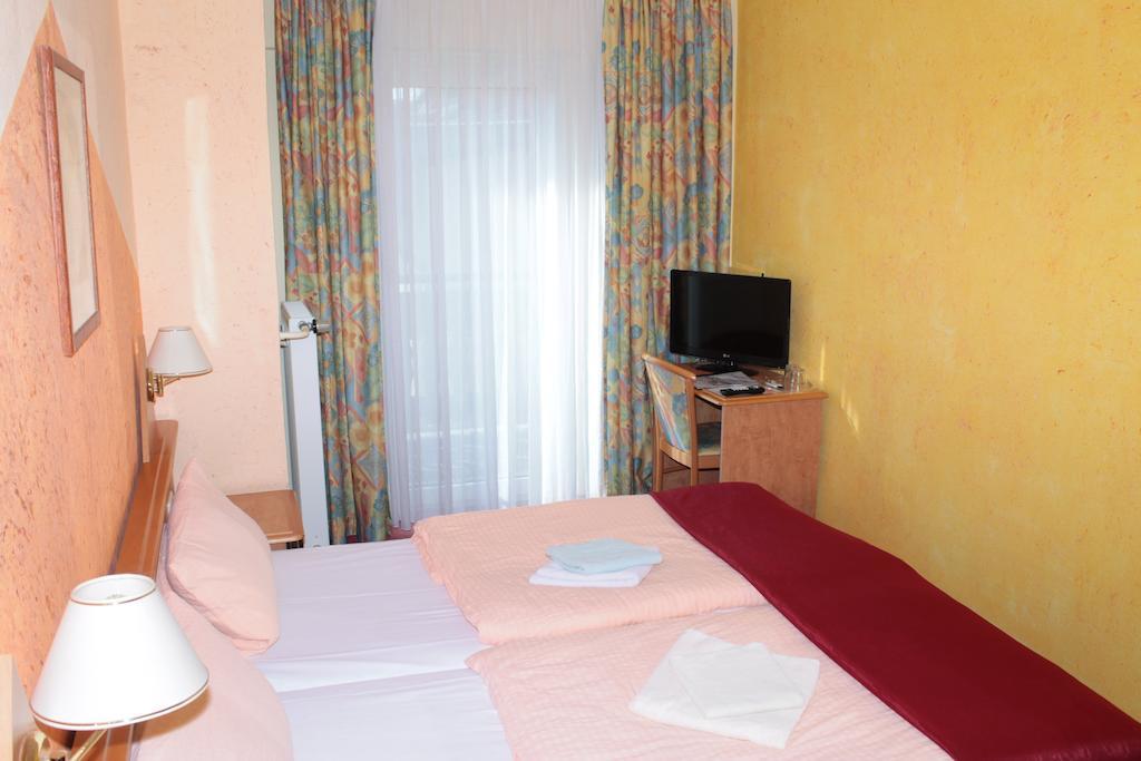 ホテルGarni Zum Adler Gensingen 部屋 写真