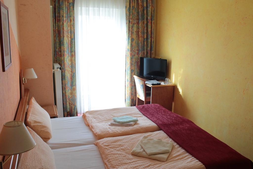 ホテルGarni Zum Adler Gensingen 部屋 写真